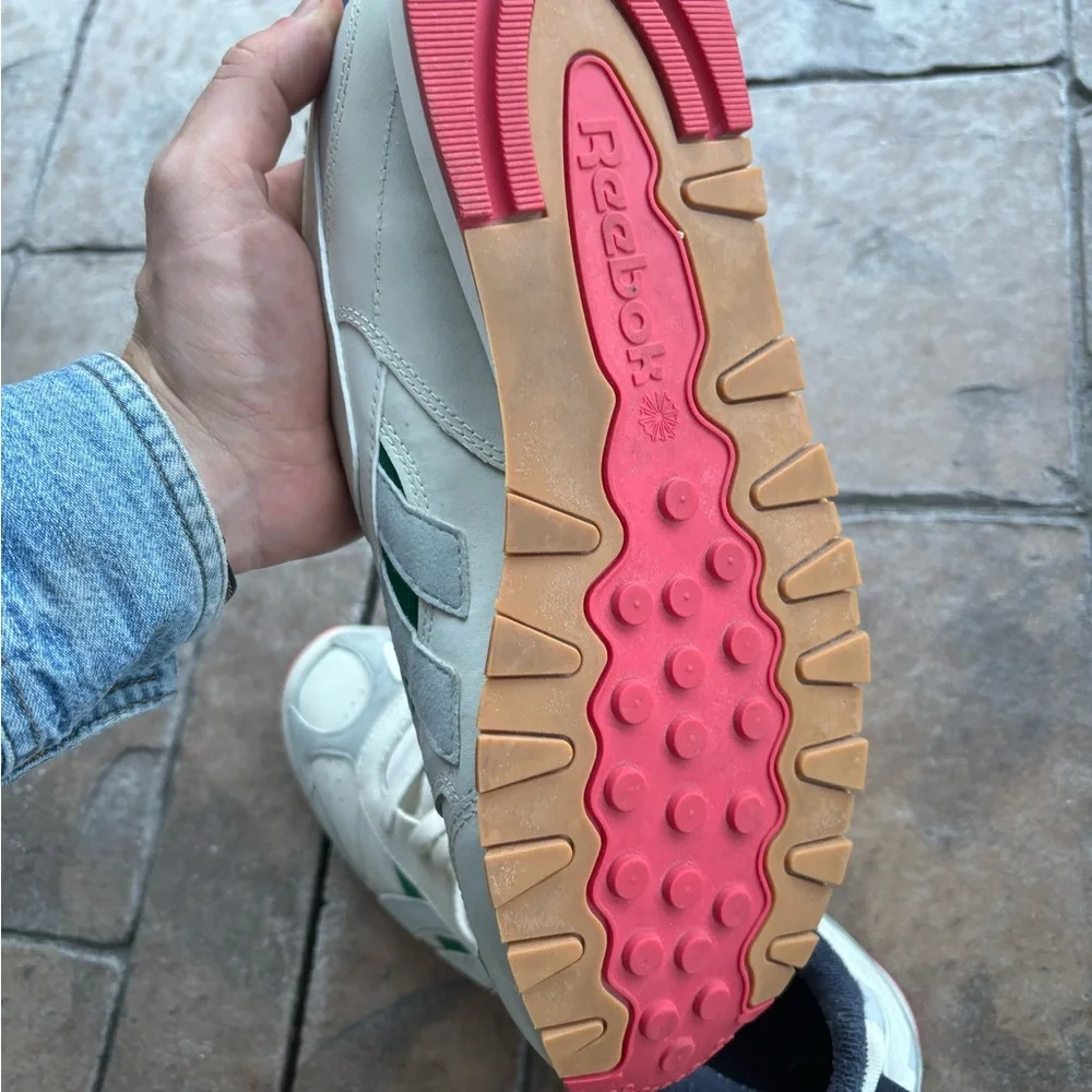 Retro Style Reebok Classics - Picture 4 of 5